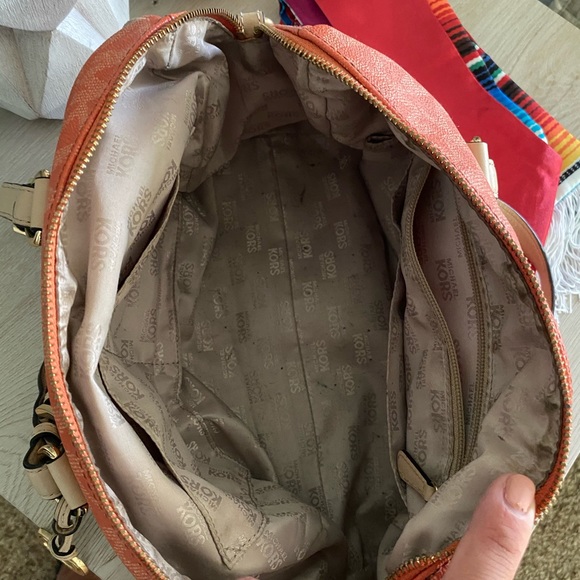 Michael Korea’s Purse - Picture 1 of 4